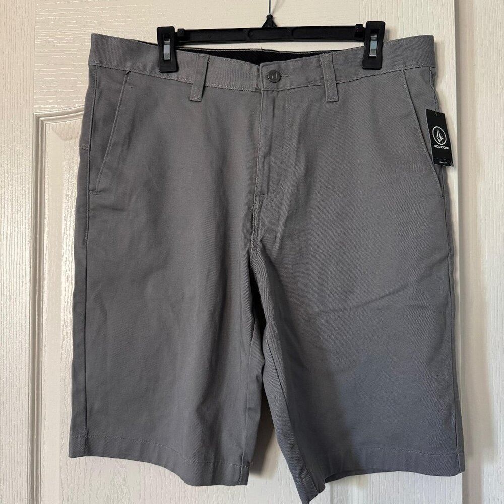 Volcom Men’s Vmonty Stretch Chino Shorts – Light Gray – Size 34 – NWT 🩳✨